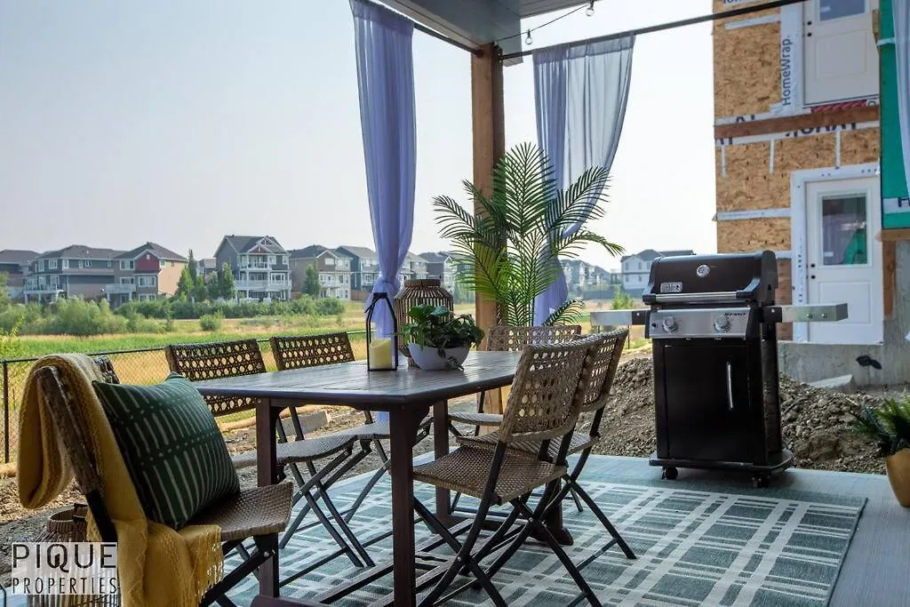 Brand New Pond Paradise - Firetable - King Bed - Ac - Bbq Edmonton Appartamento