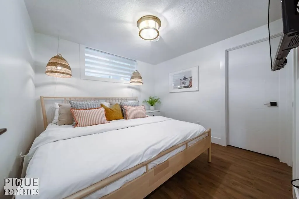Brand New Pond Paradise - Firetable - King Bed - Ac - Bbq Edmonton Appartamento