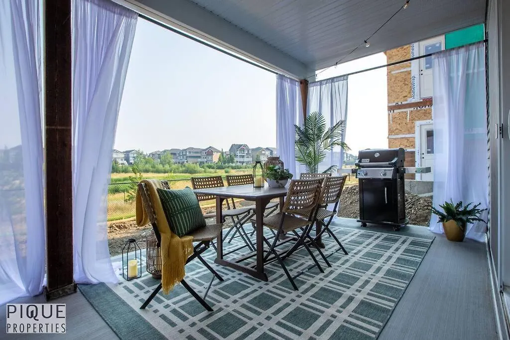 Brand New Pond Paradise - Firetable - King Bed - Ac - Bbq Edmonton